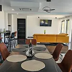 La Mar Villa