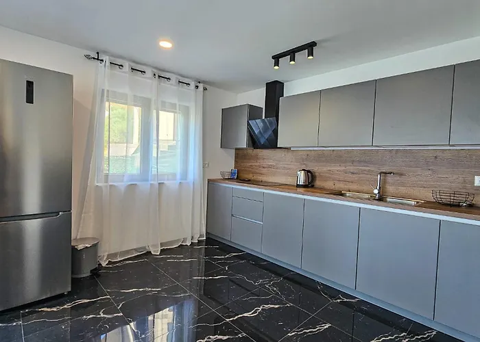 La Mar Μακάρσκα